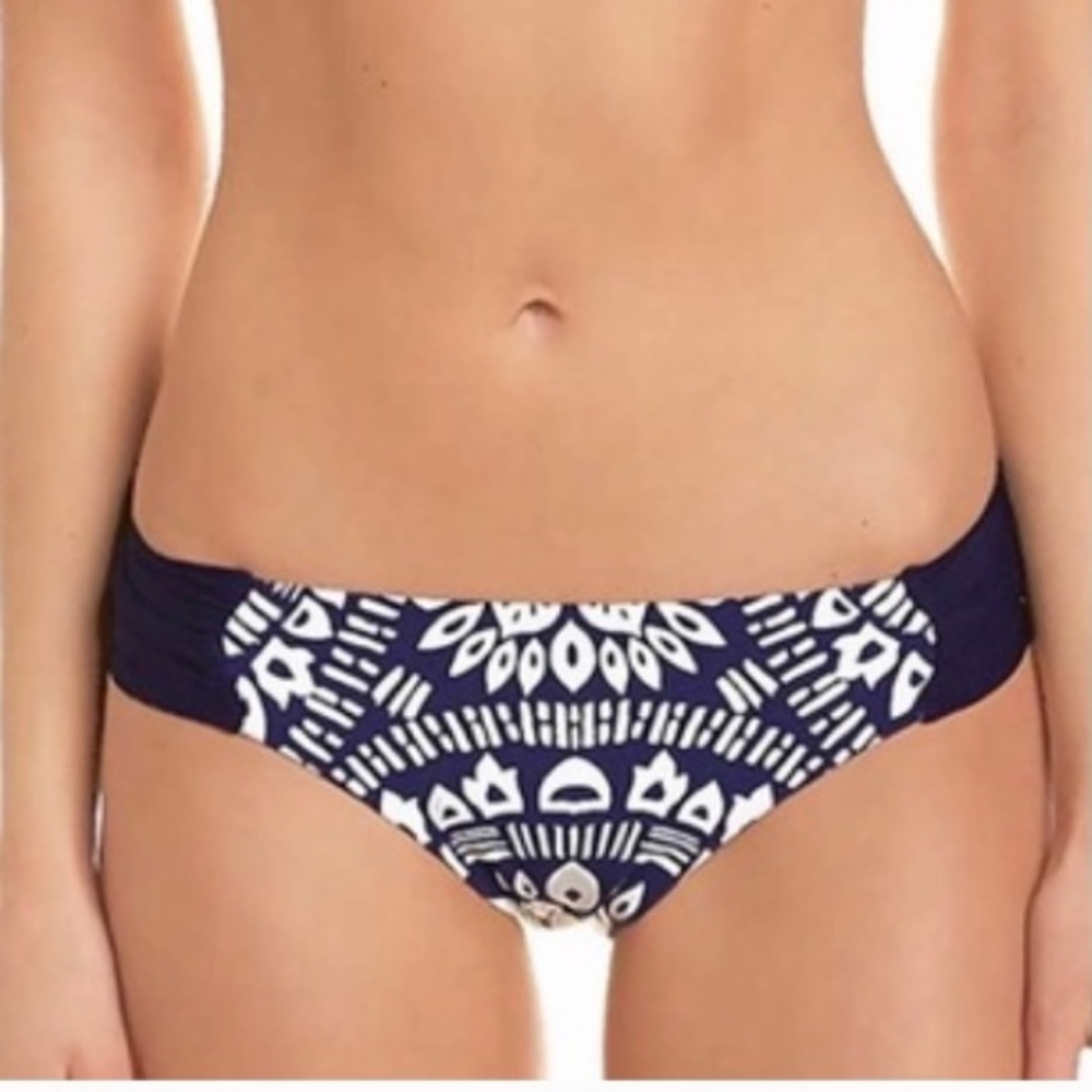 Trina Turk Indochine Shirred Navy / White …